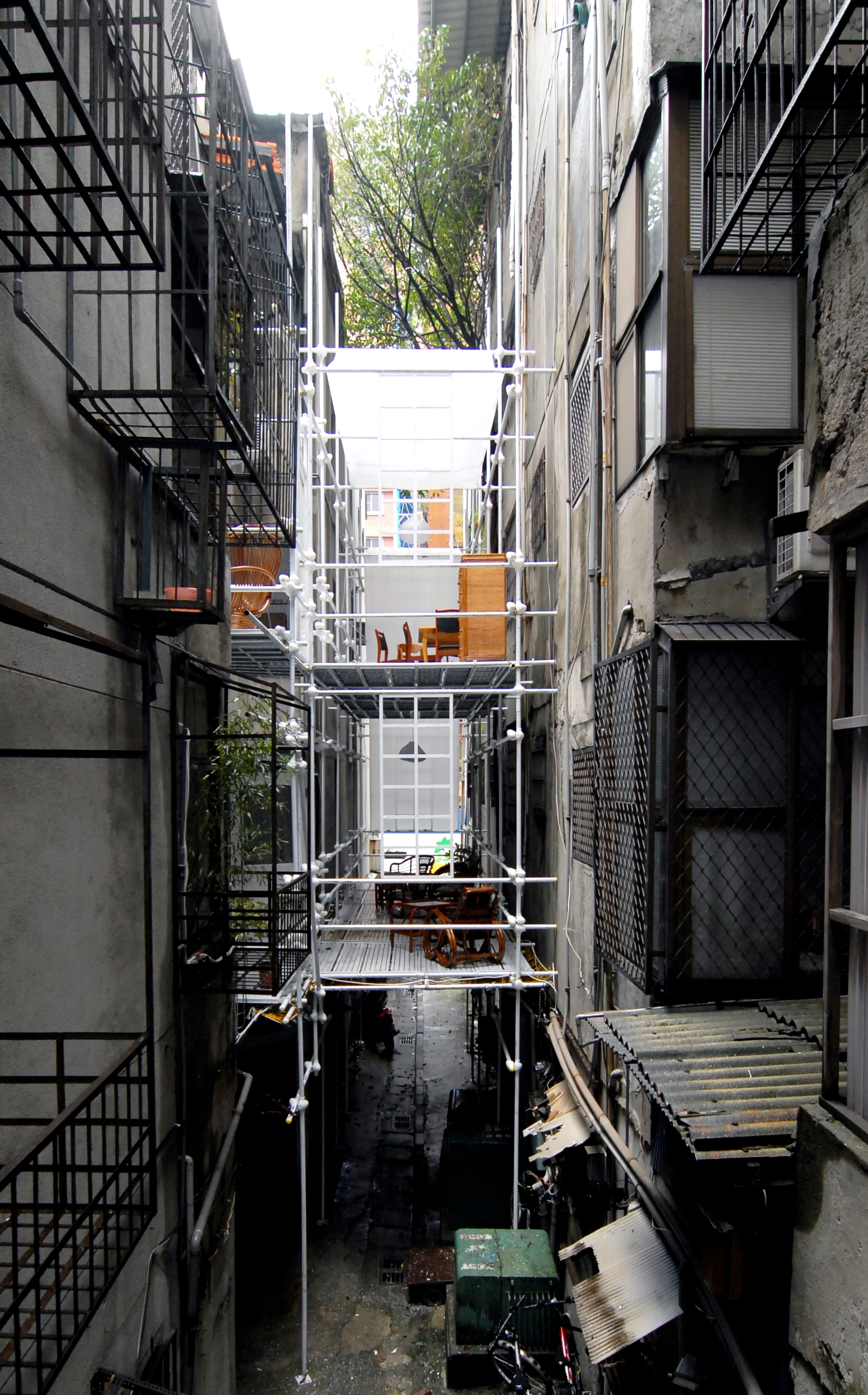 谢英俊，朗读违章建筑展：后巷桃花源，台北，2011，常民建筑供图。