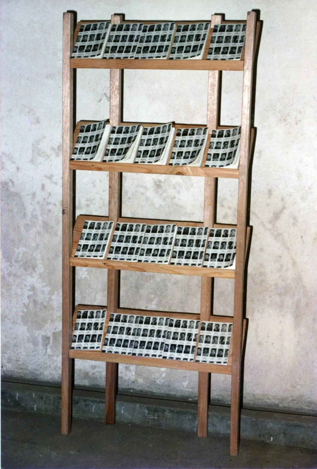 耿建翌，《读物》，1990，纸本印刷品，共15本，每本18×13.2×2cm。 私人收藏。